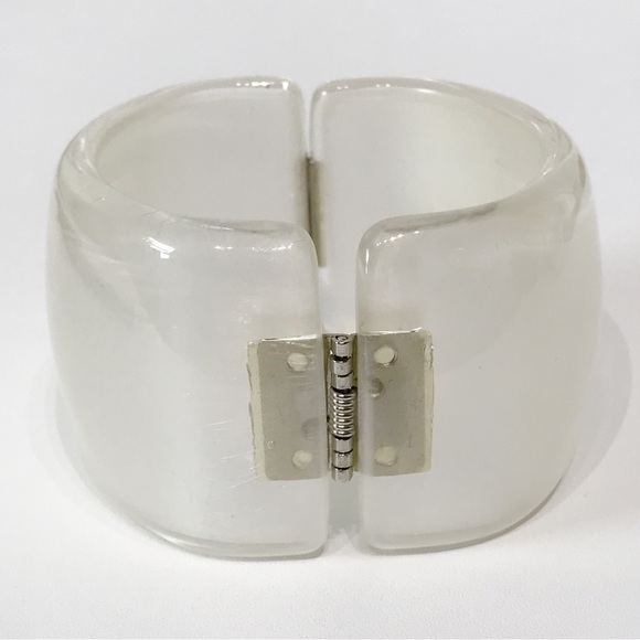 Vintage Pearl Thermoset Lucite Chunky Statement Clamper Bangle Bracelet Abstract - Picture 6 of 11